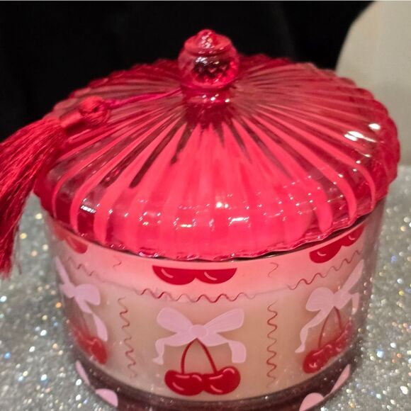 Juicy Couture Home Chantilly Cherry Candle w/Topper - Picture 5 of 6